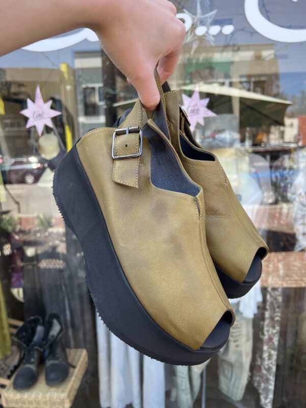 Lofina Slingback in Olive
