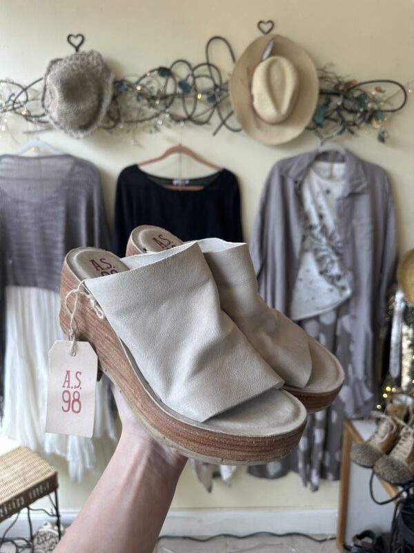 A.S.98 Cream Wedges