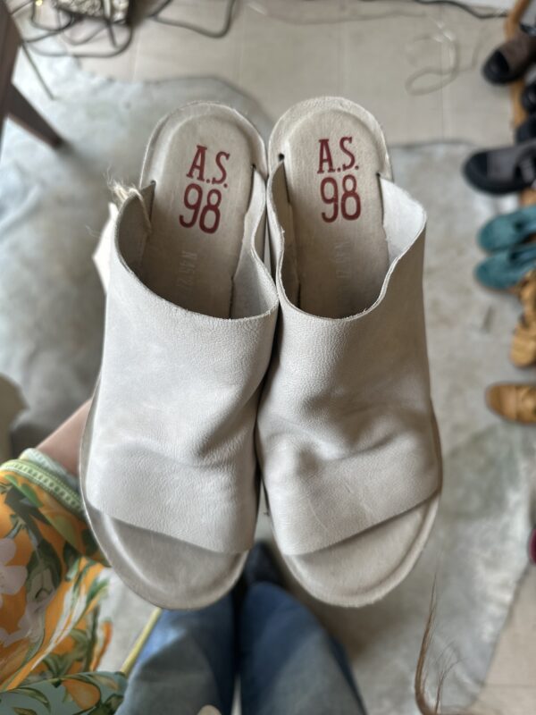 A.S.98 Cream Wedges