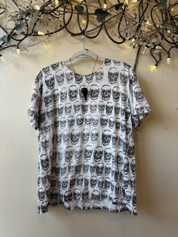 Magnolia Pearl Skull Tee